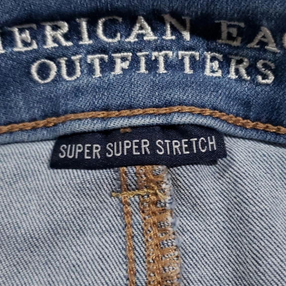 AMERICAN EAGLE light was distressed jean shorts - Picture 3 of 6